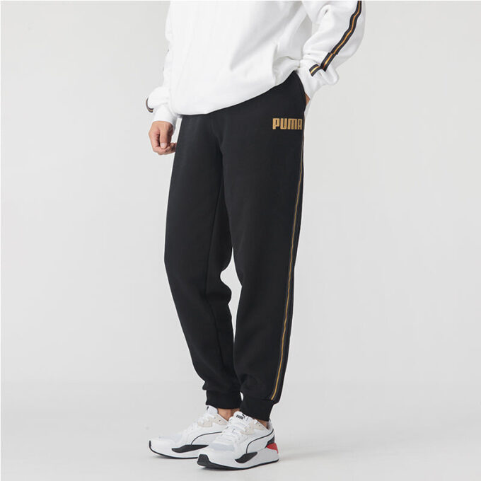 Pantalón deportivo de punto con estampado de cinta metálica Nights para hombre, color negro