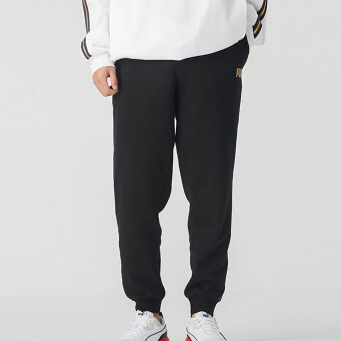 Pantalón deportivo de punto con estampado de cinta metálica Nights para hombre, color negro