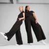 Pantalones deportivos anchos para mujer: básicos de armario