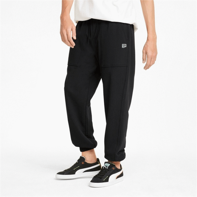 Pantalones deportivos negros con el logotipo del centro
