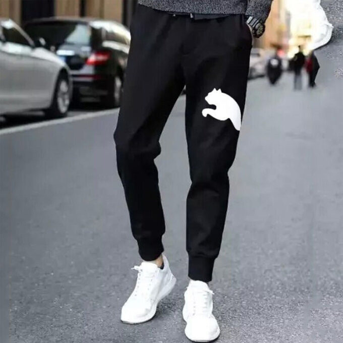 Pantalones negros con logo grande