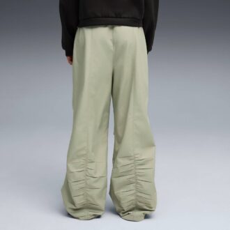 Pantalones paracaídas para mujer: esenciales para tu armario