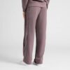 Pantalones rectos con estampado animal Essentials para mujer Pantalones rectos con estampado animal Essentials para mujer