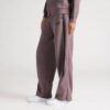 Pantalones rectos con estampado animal Essentials para mujer Pantalones rectos con estampado animal Essentials para mujer