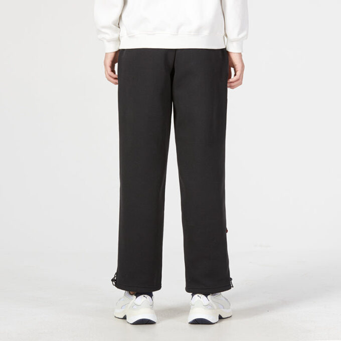 Pantalones rectos con insignia del equipo “Negro”