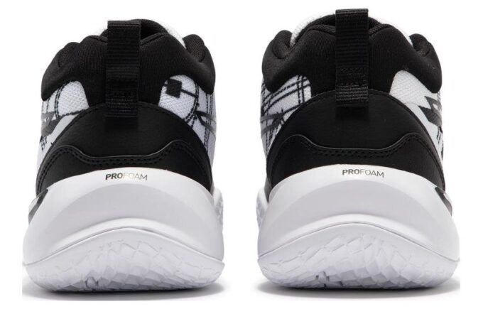 Playmaker Pro Courtside “Negro y blanco”