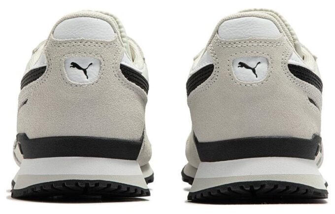 RX 737 Vintage “Blanco y negro susurrante”