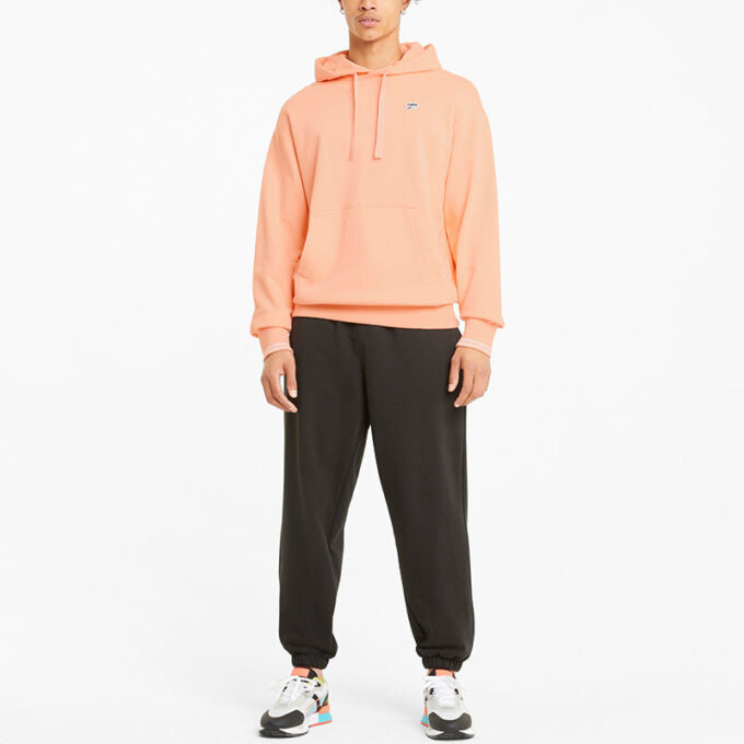 Sudadera con capucha con el logo del centro en rosa, negro y blanco