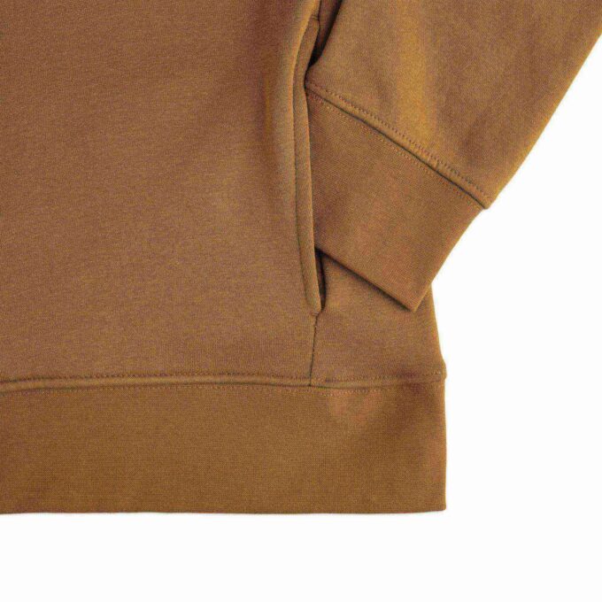 Sudadera con capucha de forro polar Essentials Embossed para niños pequeños