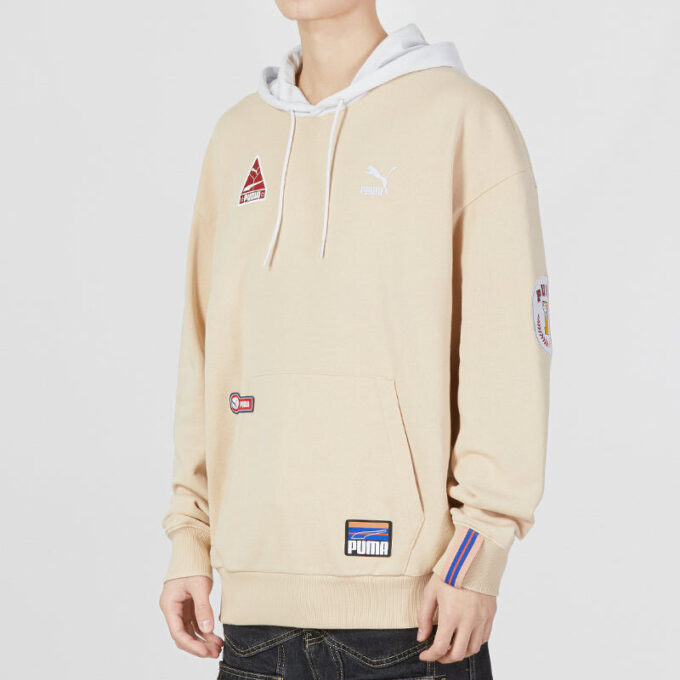 Sudadera con capucha y escudo del equipo en color beige
