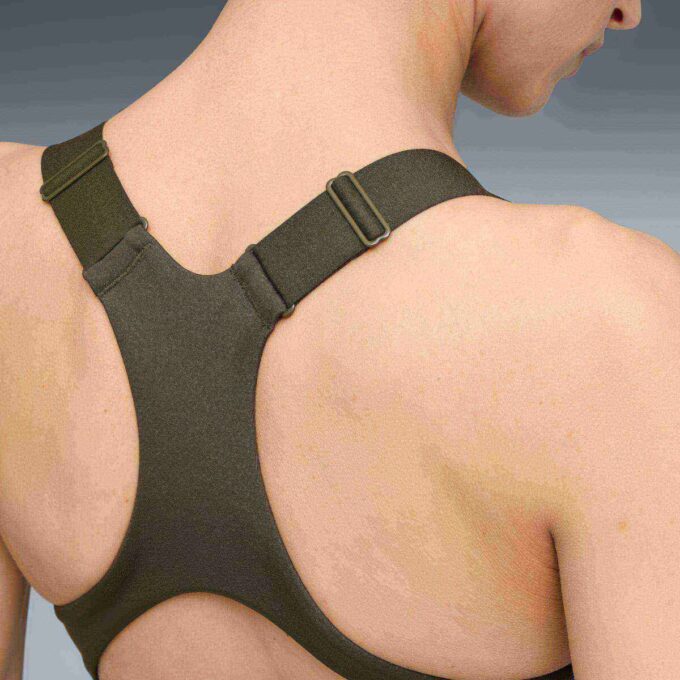 Sujetador deportivo ajustable 4Keeps para mujer, que absorbe la humedad y ofrece un impacto medio.