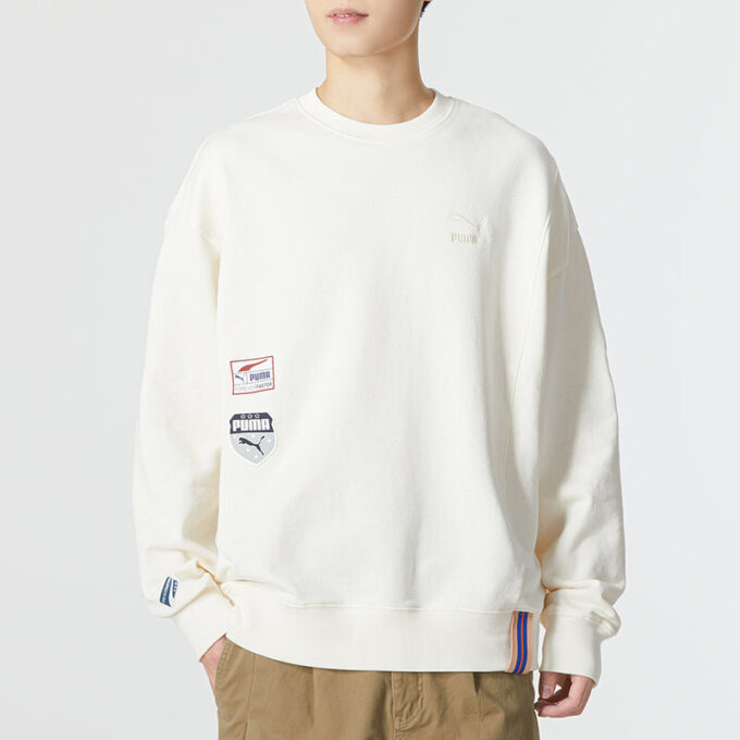 Suéter con insignia del equipo en beige