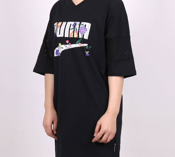(WMNS) Camiseta deportiva informal de manga corta con estampado de letras en negro