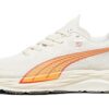 (WMNS) First Mile x Velocity Nitro 2 “Blanco cálido, melón brillante”
