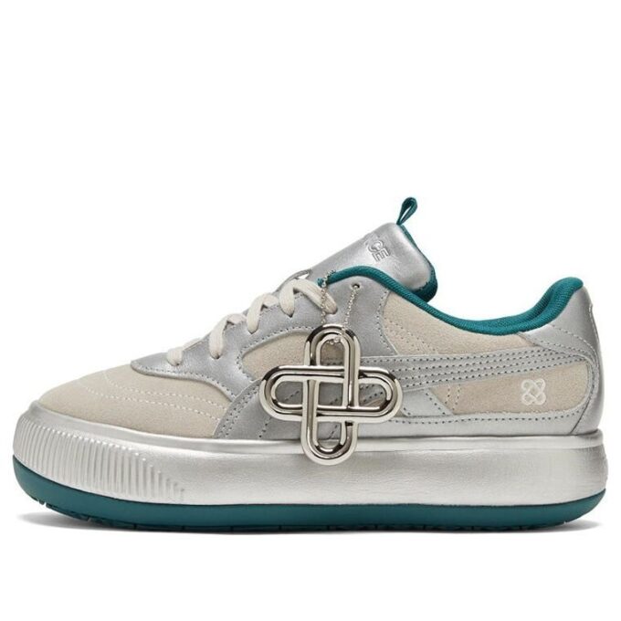 (WMNS) Pronuncia x Suede Mayu 2 “Silver Ultra Violet”