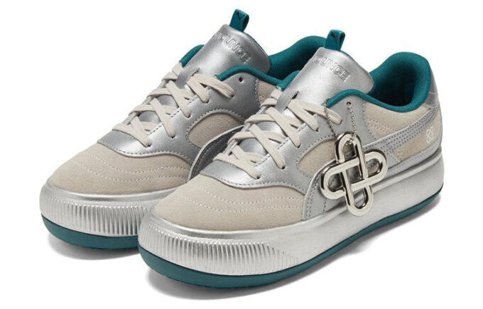 (WMNS) Pronuncia x Suede Mayu 2 “Silver Ultra Violet”