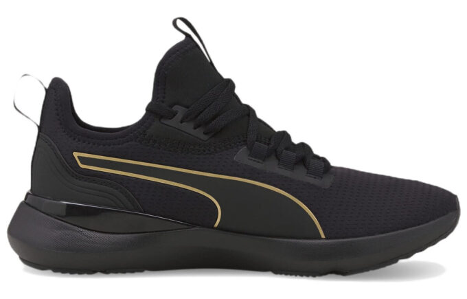 (WMNS) Pure XT “Equipo Negro Dorado”