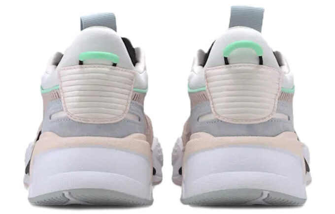 (WMNS) RS-X reinventa el “Agua de rosas”