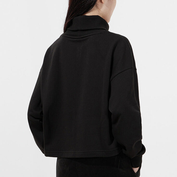 (WMNS) Sudadera clásica con logotipo bordado negra
