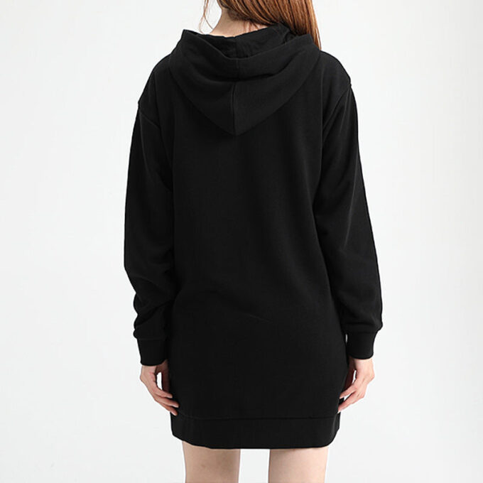 (WMNS) Vestido negro de manga larga con capucha amplificada