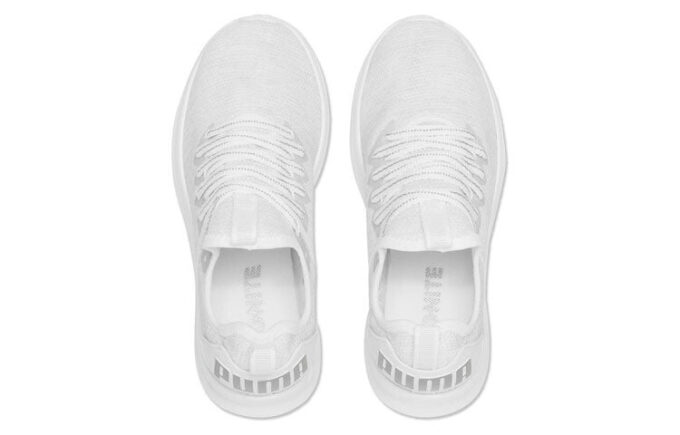 (WMNS) Zapatillas de punta baja Flash Ignite Evoknit en blanco