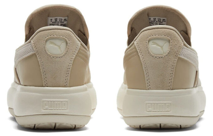 (WMNS) Zapatillas sin cordones Mayu de gamuza color marfil