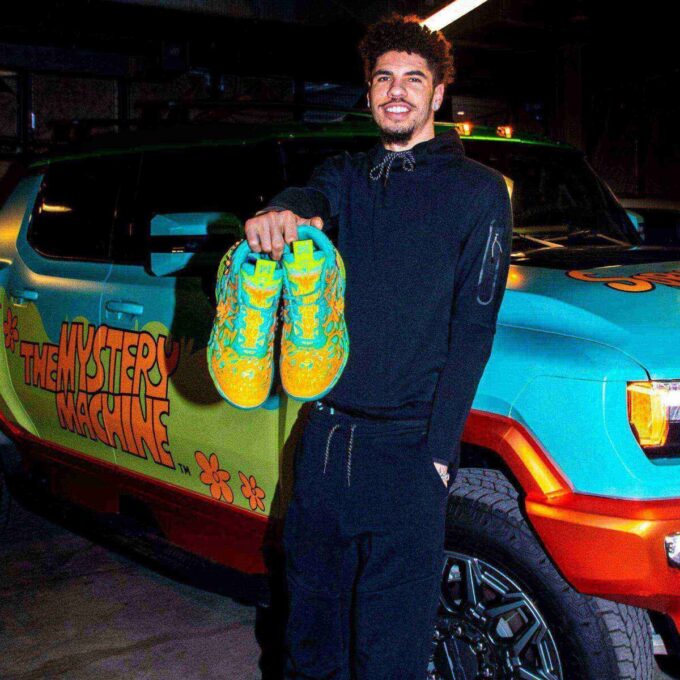 Zapatillas de baloncesto MB.04 Scooby Doo para hombre