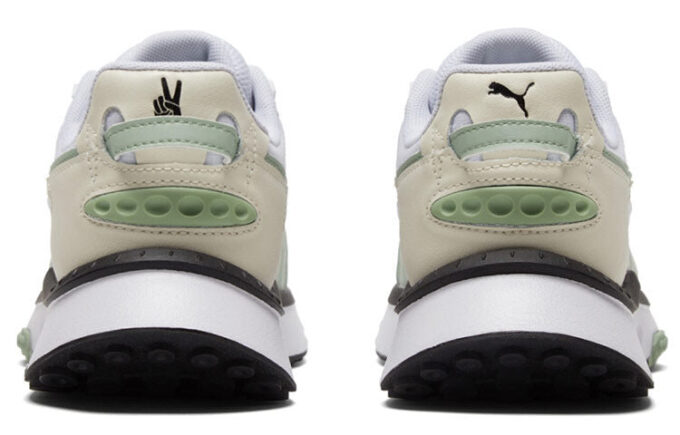 Zapatillas de running Wild Rider blancas