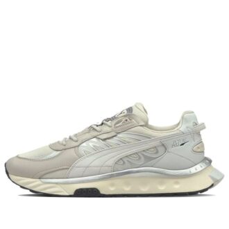 Zapatillas de running Wild Rider de caña baja en color marfil, gris, plateado y blanco