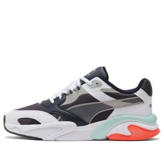 Zapatillas de running X-Ray Millenium en blanco, negro y naranja