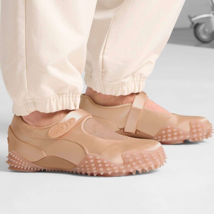Zapatillas deportivas de satén para mujer Mostro Fey